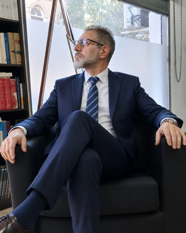 Martin Eduardo Christensen en las oficinas del estudio